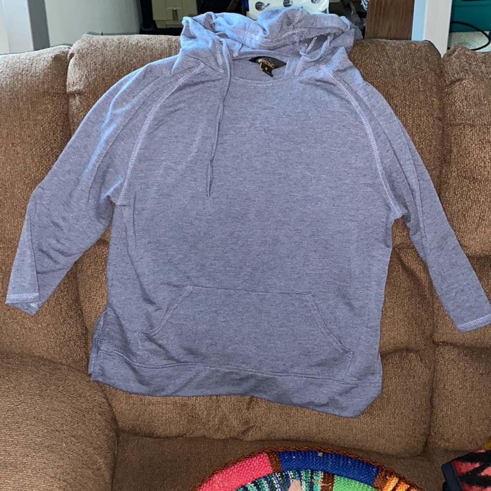 Quarter sleeve womens top